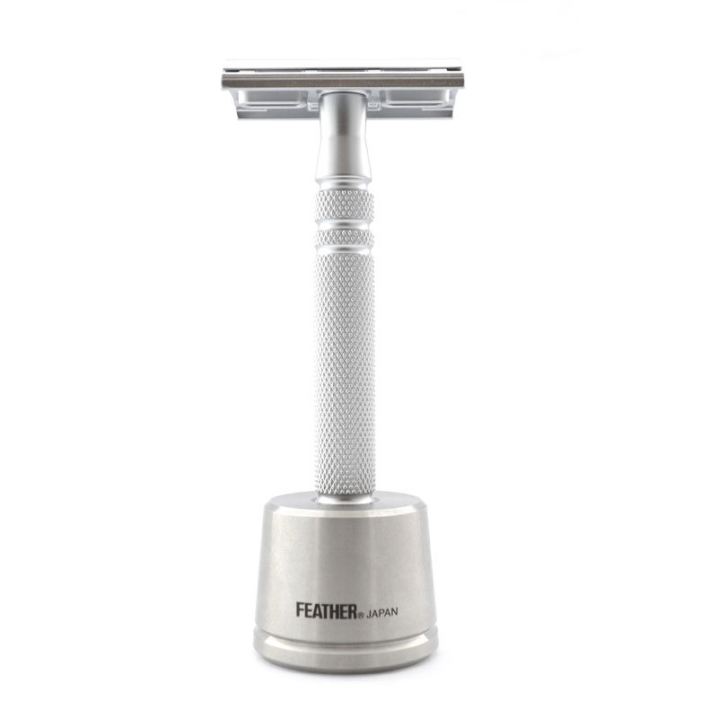 feather-safety-razor-med-fodf84f3.png
